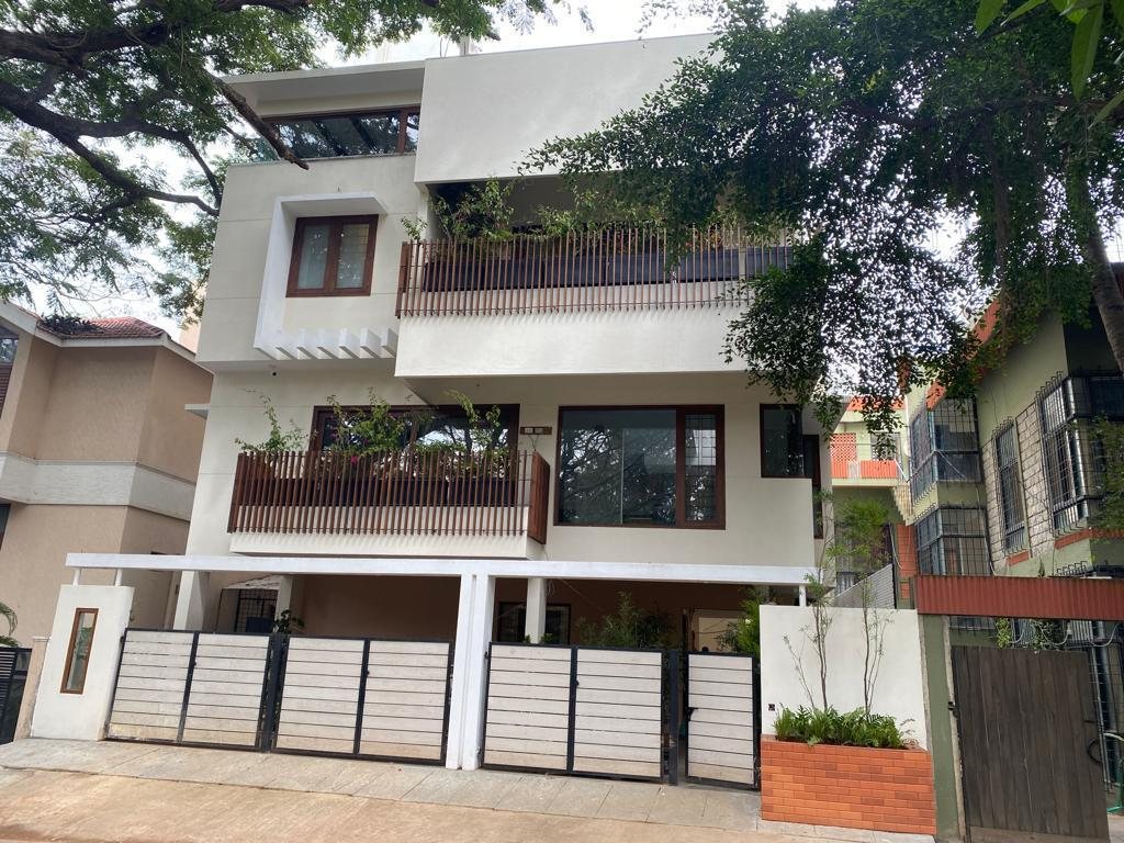 Residential villa by Naveen Associates, Bengaluru